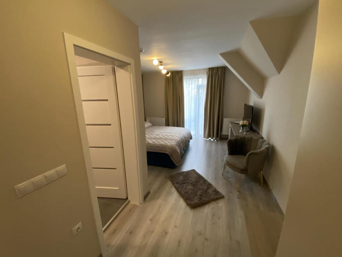 Pensiunea Piri Land Comarnic Extérieur photo